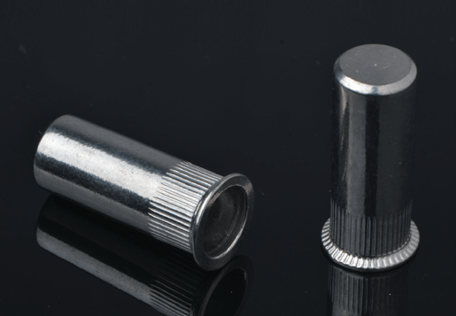 Rustfritt stål tellertunk hode Knurled Body Rivet Nuts Lukkende ende Type