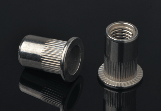 Rustfritt stål flathode Knurled Body Rivet Nut Open Type
