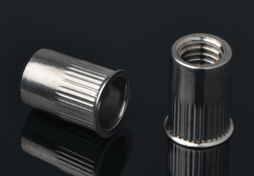Rustfritt stål Reduser hodet Knurled Body Rivet Nut Open Type