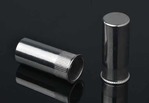 Rustfritt stål Reduser hodet Knurled Body Rivet Nut Closed End Type